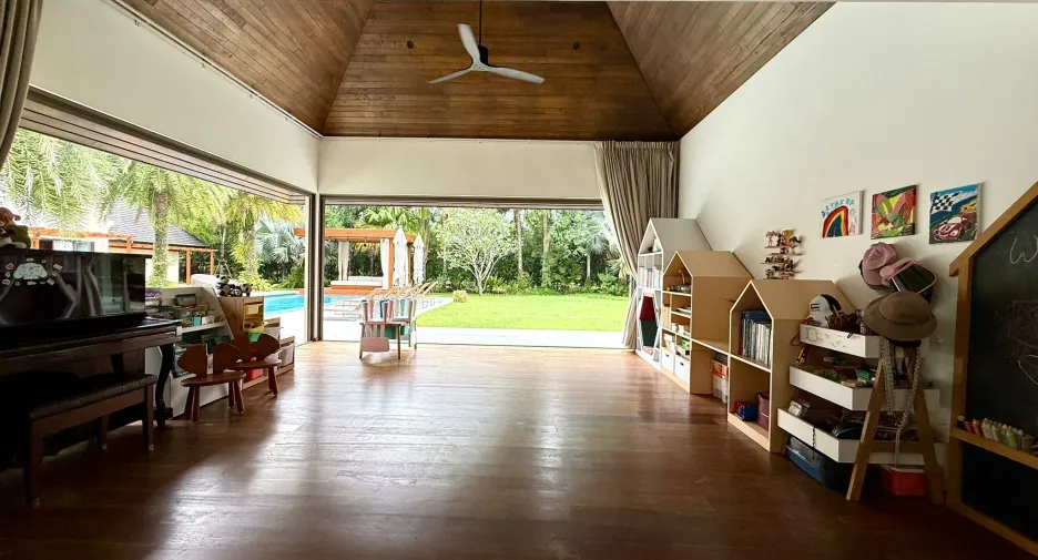 For rent 5 bedrooms villa in Thalang, Phuket
