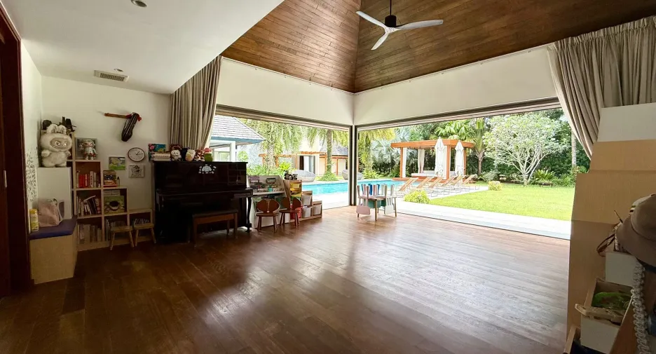 For rent 5 bedrooms villa in Thalang, Phuket