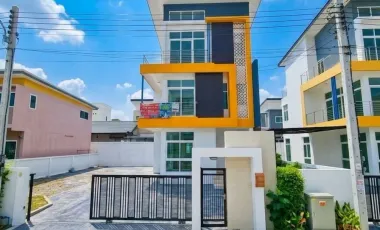 Reihenhaus zum Kauf mit 3 Zimmer in Phutthamonthon, Nakhon Pathom