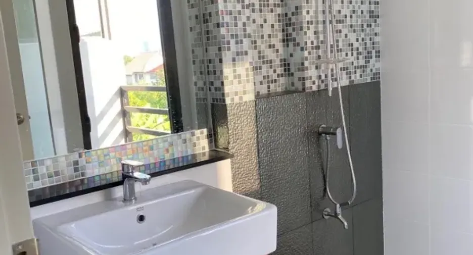 Condo en alquiler de 3 habitaciones en Bang Kruai, Nonthaburi