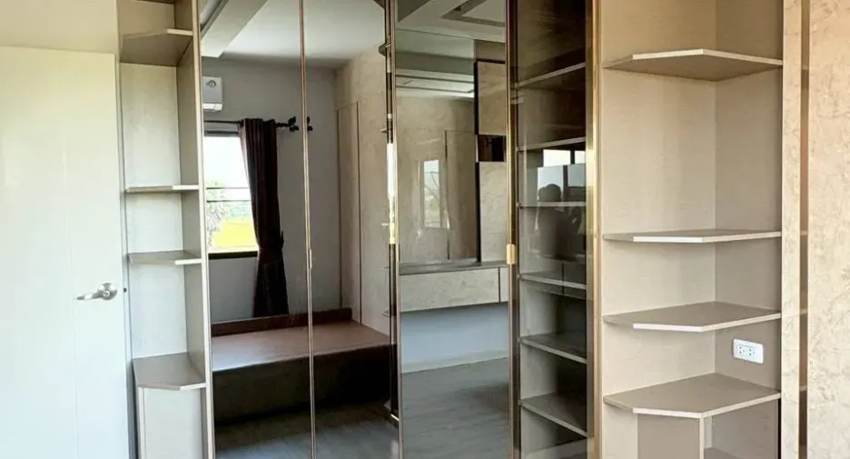 For sale 4 bedrooms townhouse in Lat Lum Kaeo, Pathum Thani