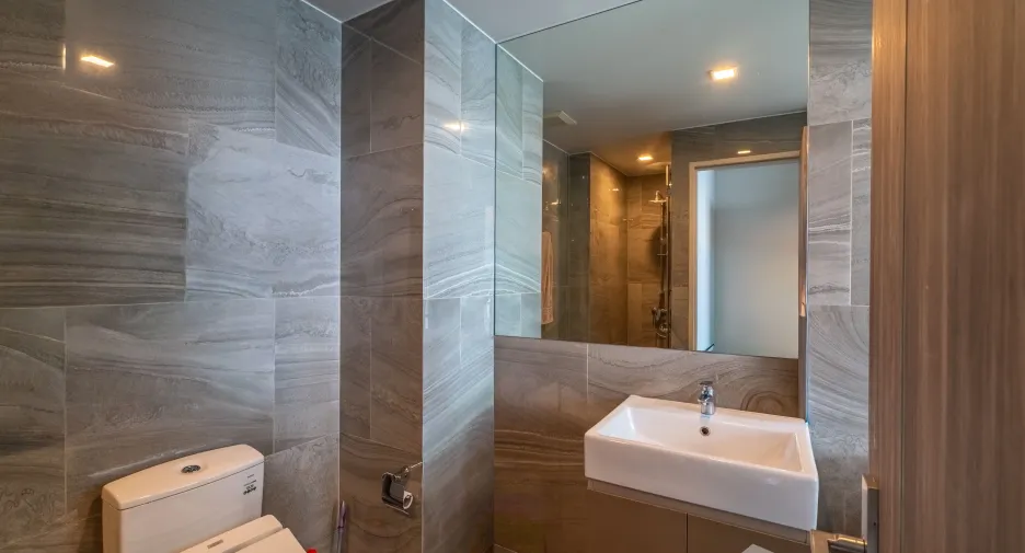 For sale 1 bed condo in Khlong Toei, Bangkok