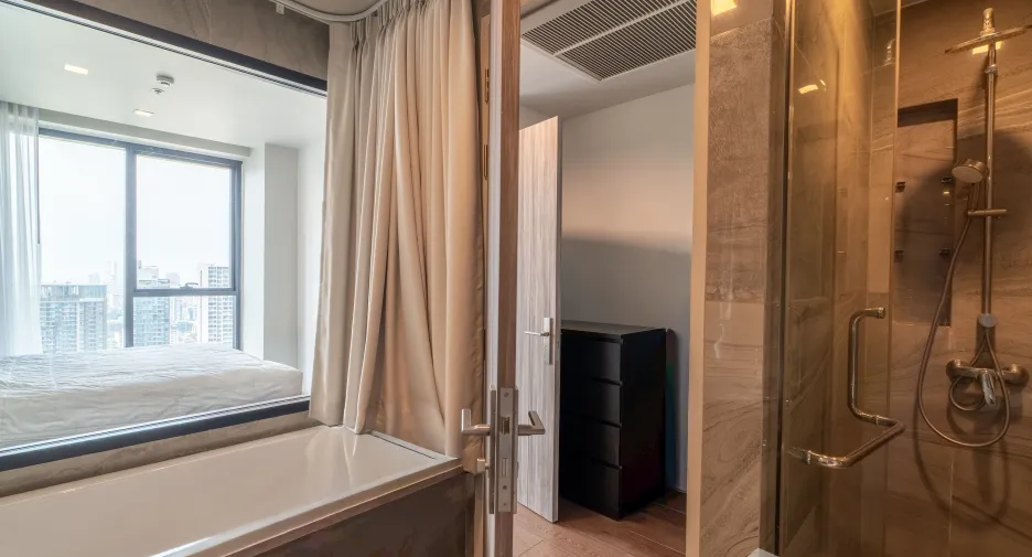 For sale 1 bed condo in Khlong Toei, Bangkok