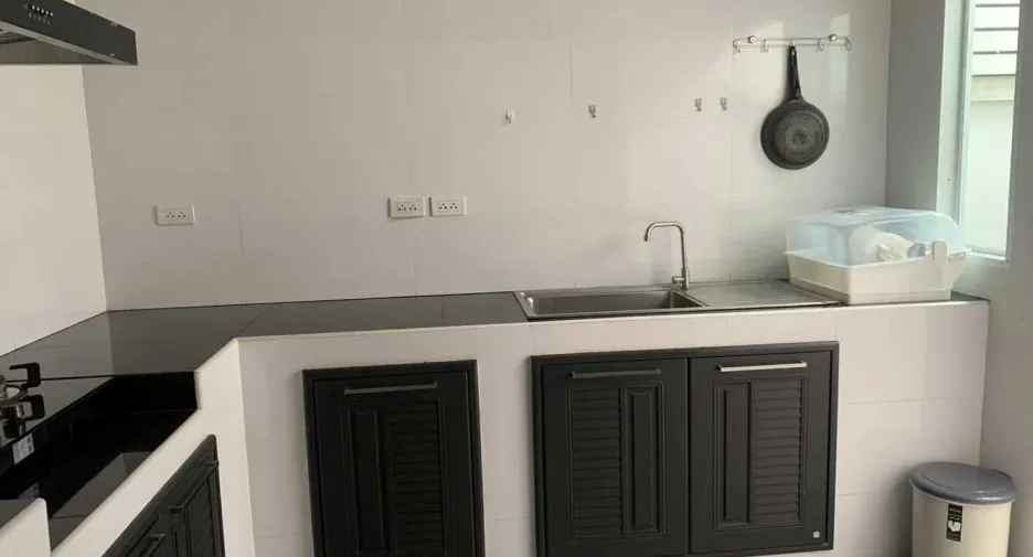 For rent 3 bedrooms townhouse in Thalang, Phuket