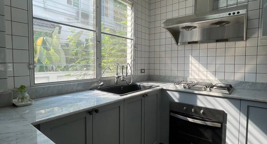 For rent 3 bedrooms house in Prawet, Bangkok