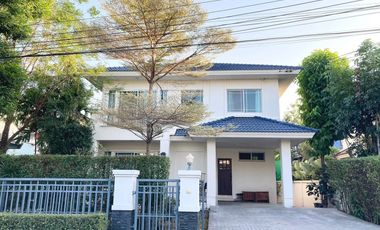 Casa en alquiler de 3 habitaciones en Prawet, Bangkok