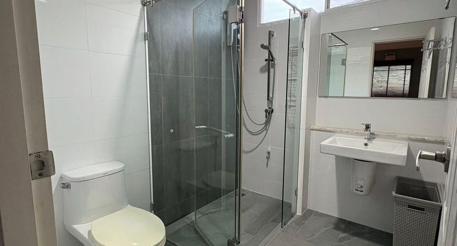 For rent 3 bedrooms house in Prawet, Bangkok