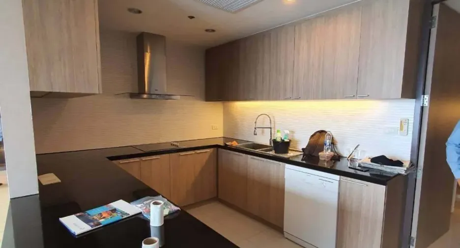 For rent 3 bedrooms condo in Sathon, Bangkok