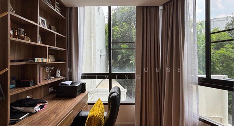 For rent 2 bedrooms condo in Watthana, Bangkok