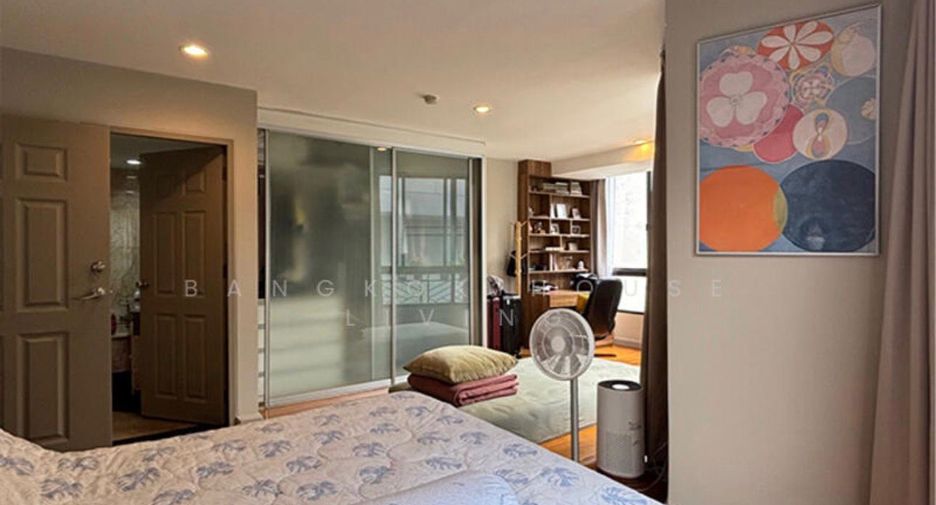 For rent 2 bedrooms condo in Watthana, Bangkok