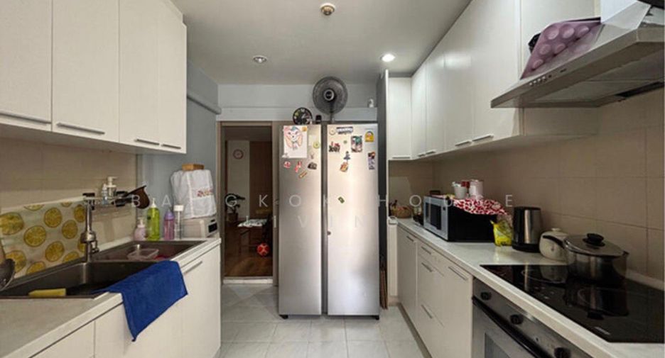For rent 2 bedrooms condo in Watthana, Bangkok