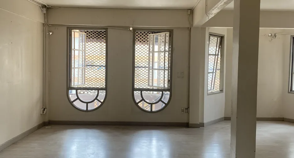 For rent 5 bedrooms retail Space in Watthana, Bangkok