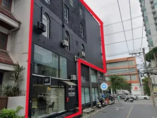 For rent 5 bedrooms retail Space in Watthana, Bangkok