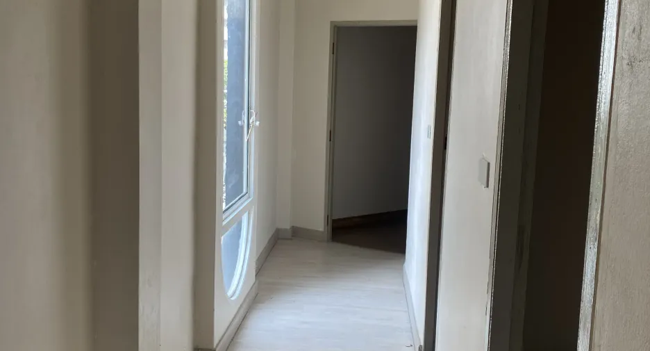 For rent 5 bedrooms retail Space in Watthana, Bangkok