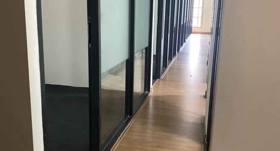 For rent 5 bedrooms retail Space in Watthana, Bangkok