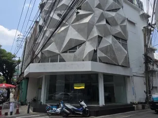 出租 3 卧室 商业空间 在 Watthana, 曼谷