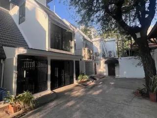 For sale and for rent 4 bedrooms townhouse in Watthana, Bangkok