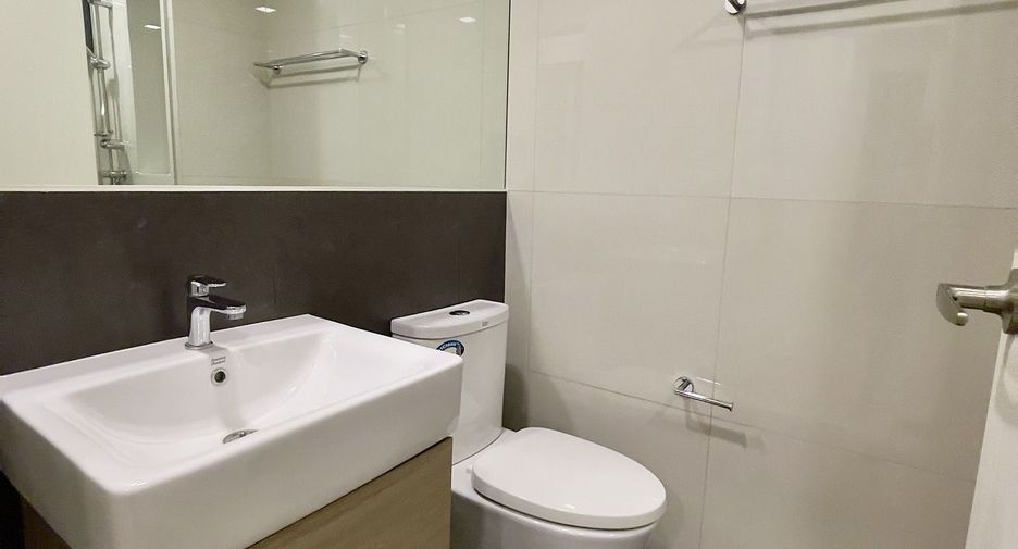 For rent 1 bed condo in Phra Khanong, Bangkok