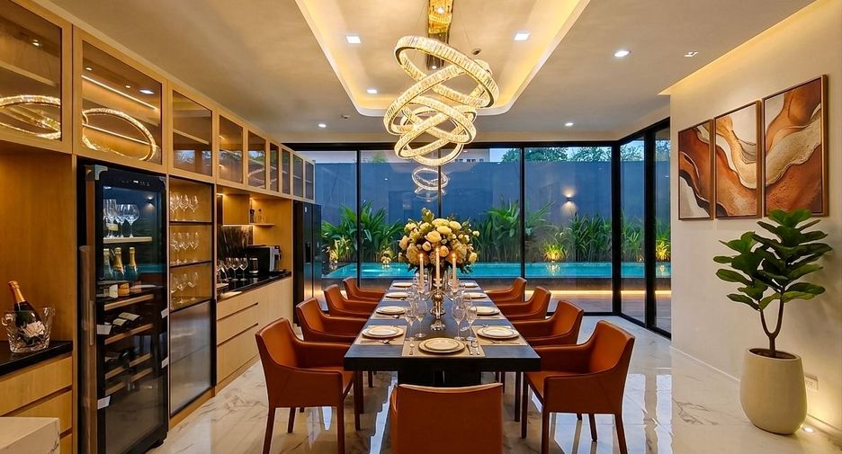 For sale and for rent 4 bedrooms villa in Wang Thonglang, Bangkok
