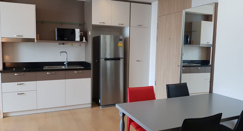 For rent 2 bedrooms condo in Phaya Thai, Bangkok
