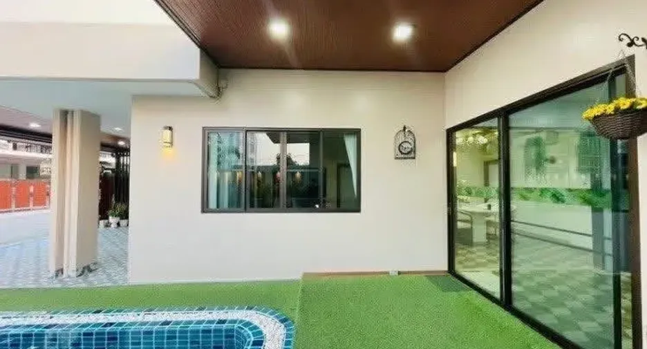 For sale 4 bedrooms villa in East Pattaya, Pattaya