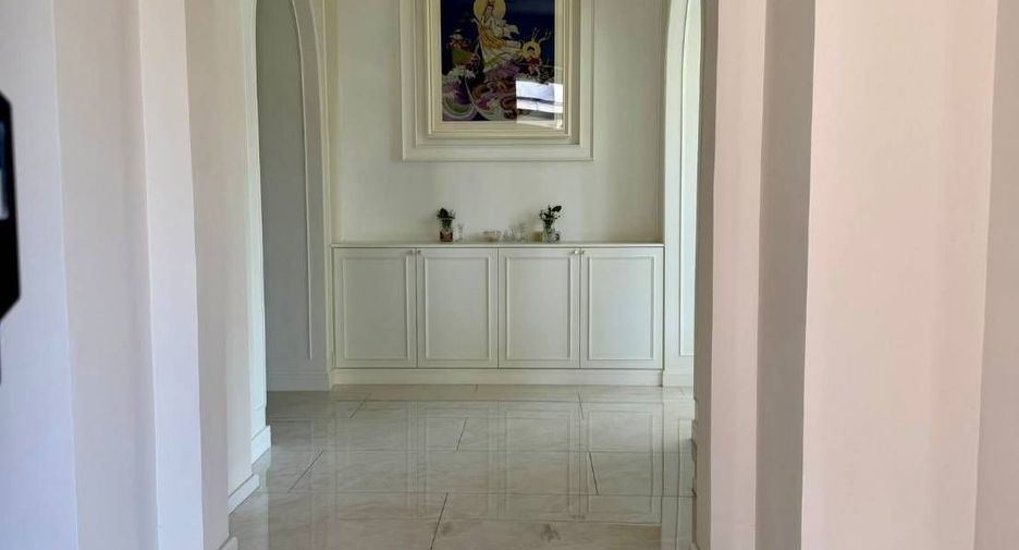 For sale and for rent 4 bedrooms villa in East Pattaya, Pattaya
