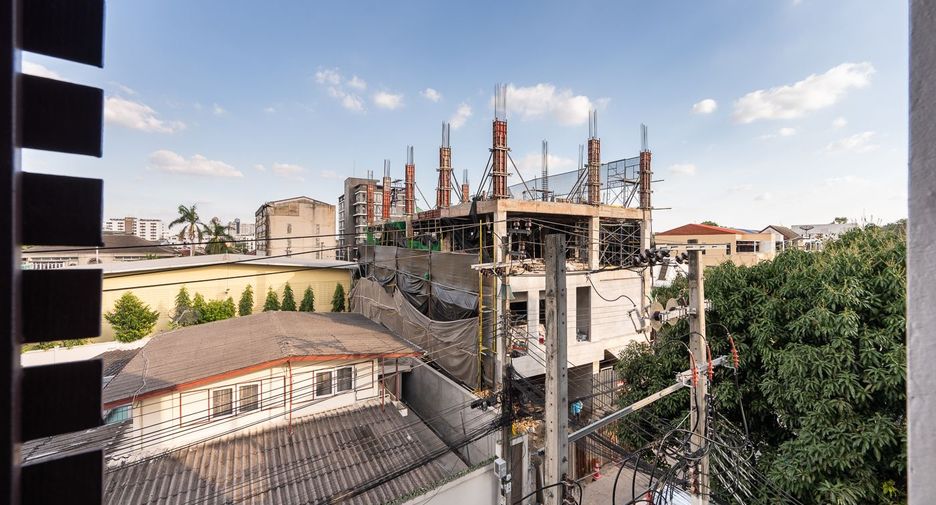 For sale studio condo in Phra Khanong, Bangkok