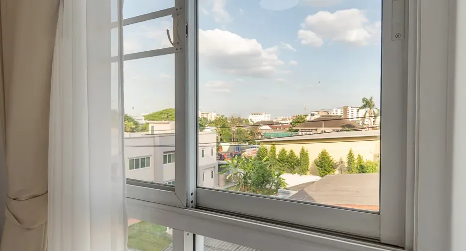 For sale studio condo in Phra Khanong, Bangkok