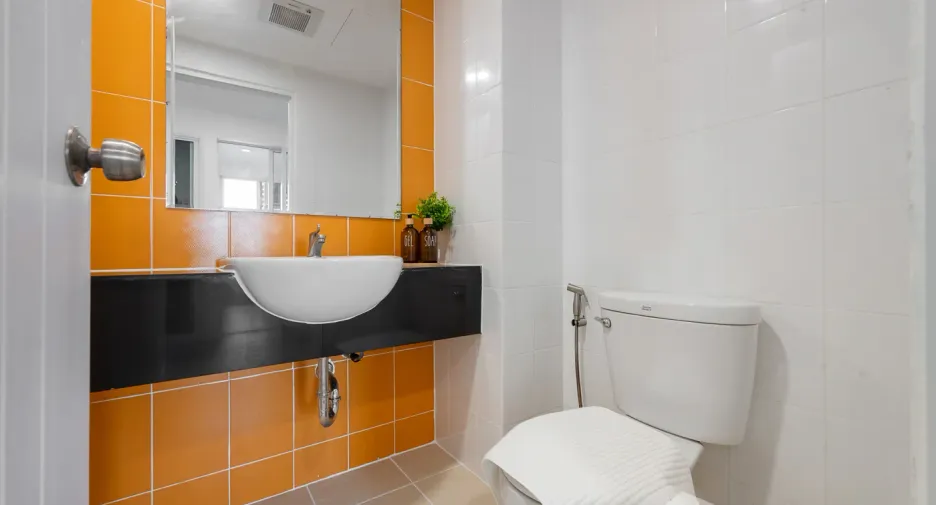 For sale studio condo in Phra Khanong, Bangkok