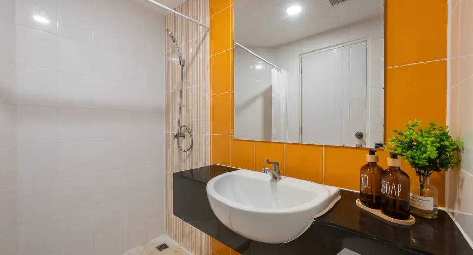 For sale studio condo in Phra Khanong, Bangkok