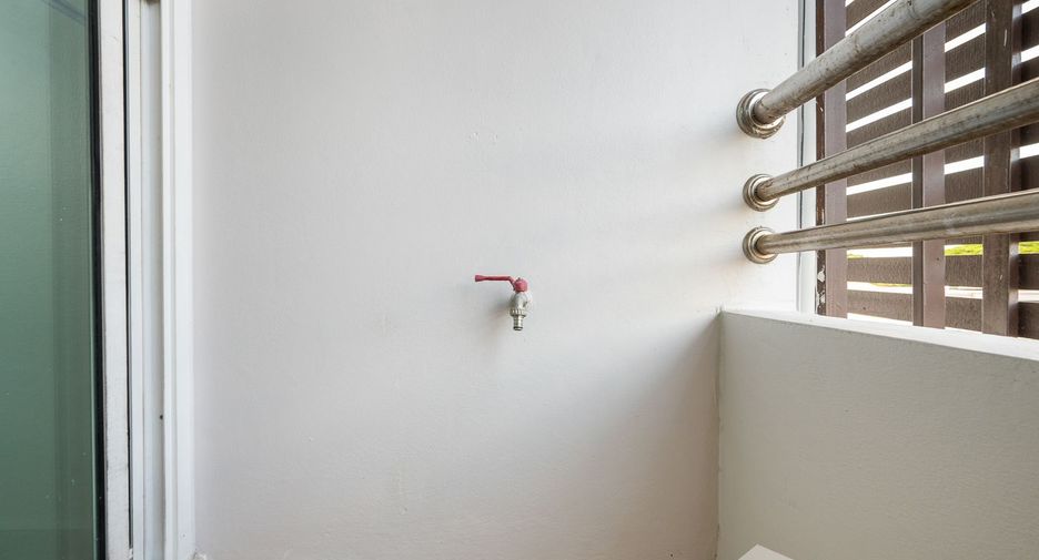 For sale studio condo in Phra Khanong, Bangkok