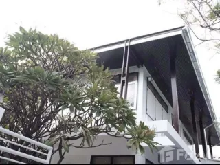 Casa en alquiler de 3 habitaciones en Pathum Wan, Bangkok