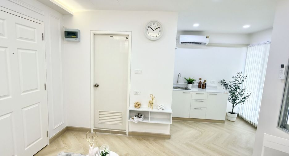 For sale 1 bed condo in Bang Kapi, Bangkok