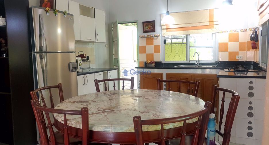 For rent 3 bedrooms house in North Pattaya, Pattaya