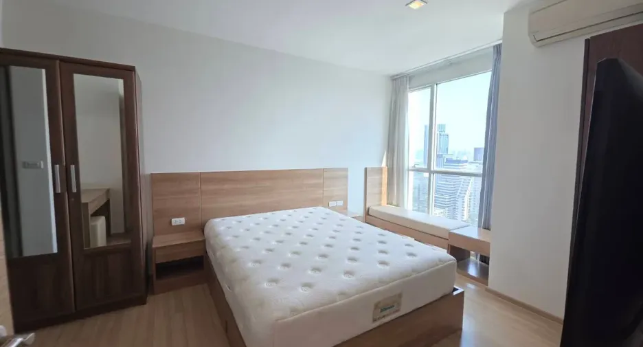 For rent 1 bed condo in Phaya Thai, Bangkok