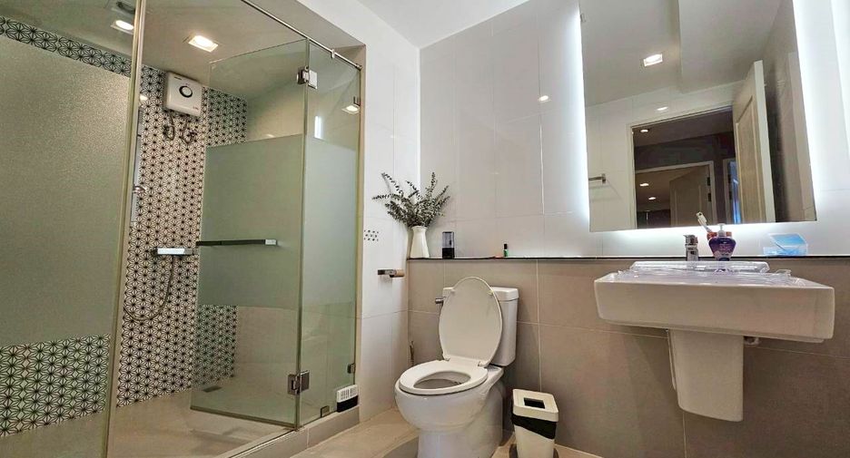 For rent 2 bedrooms condo in Khlong Toei, Bangkok