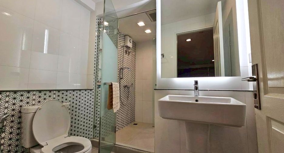 For rent 2 bedrooms condo in Khlong Toei, Bangkok