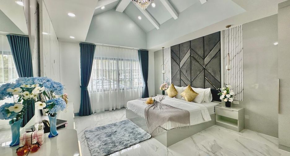 For sale 4 bedrooms house in East Pattaya, Pattaya