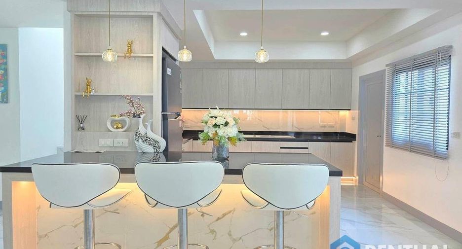 For sale 4 bedrooms house in East Pattaya, Pattaya