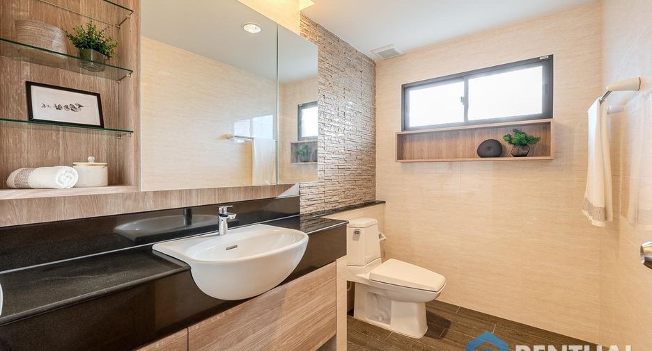 À louer et à vendre 3 chambres maison à Huay Yai, Pattaya
