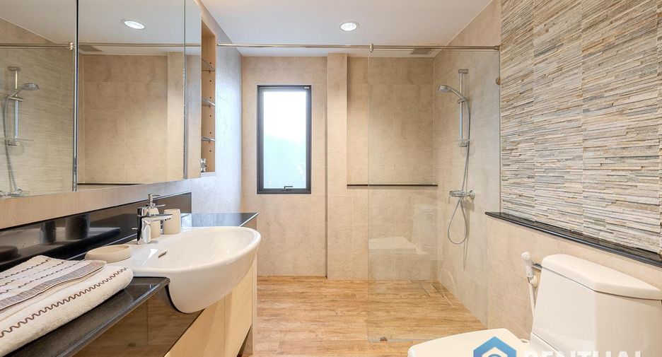 À louer et à vendre 3 chambres maison à Huay Yai, Pattaya