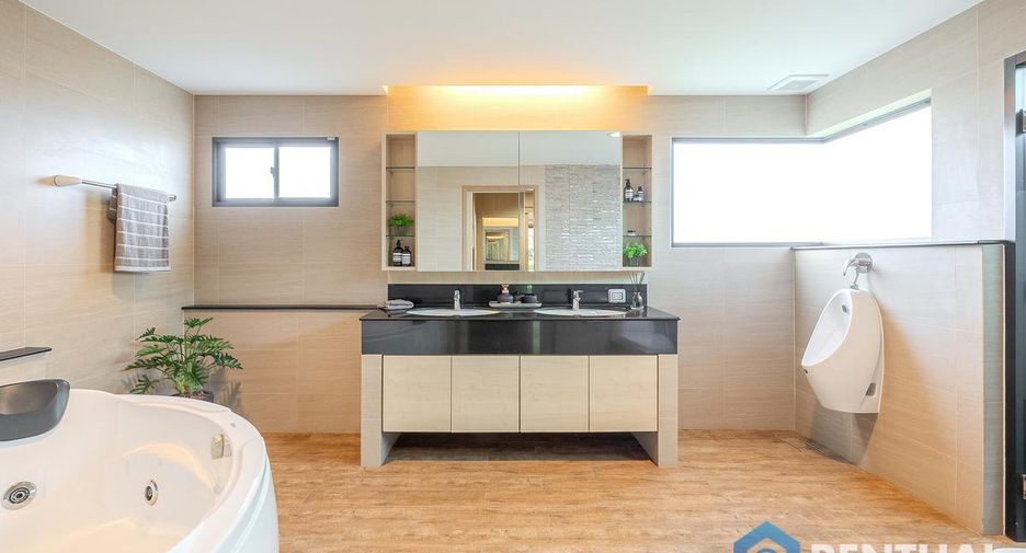 À louer et à vendre 3 chambres maison à Huay Yai, Pattaya