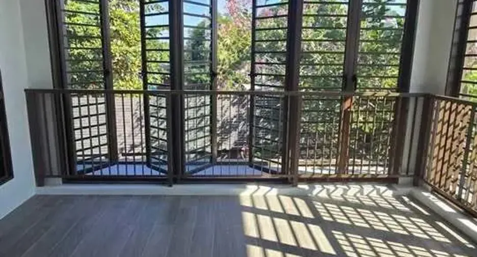 Casa en alquiler de 4 habitaciones en Bang Kapi, Bangkok