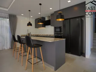 Haus zum Kauf mit 5 Zimmer in Bang Lamung, Chonburi