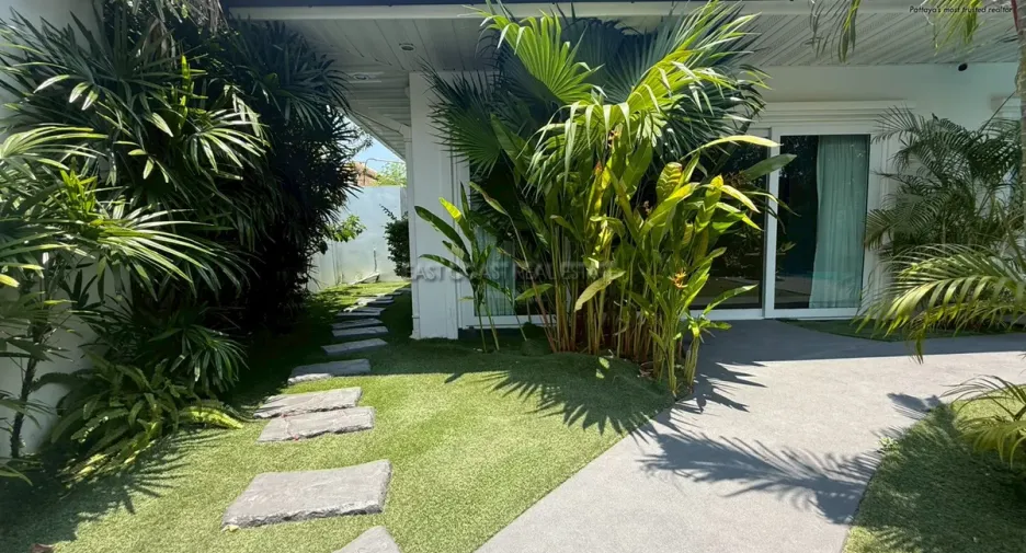 For sale 4 bedrooms house in Jomtien, Pattaya