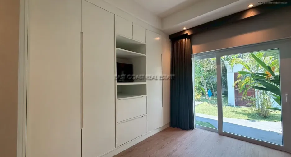 For sale 4 bedrooms house in Jomtien, Pattaya