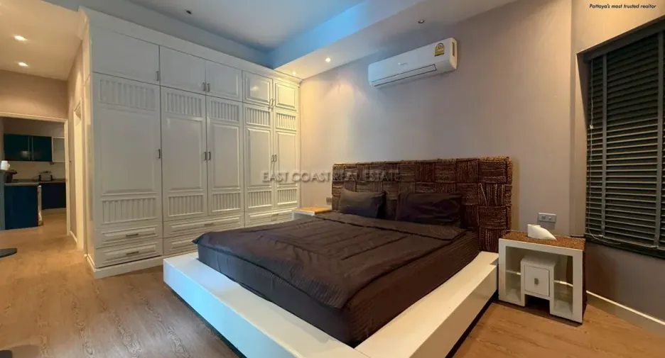 For sale 4 bedrooms house in Jomtien, Pattaya