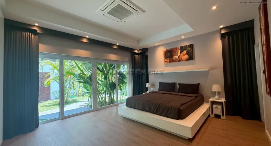 For sale 4 bedrooms house in Jomtien, Pattaya