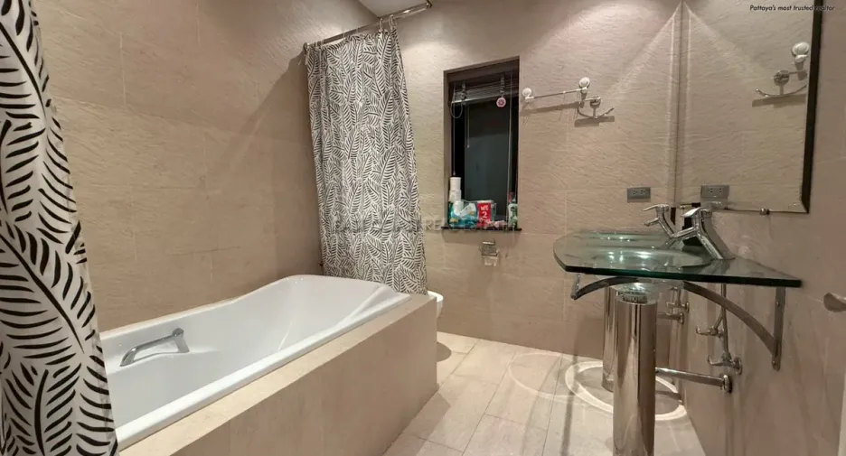 For sale 4 bedrooms house in Jomtien, Pattaya