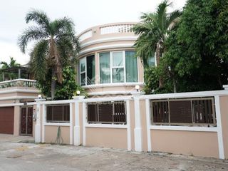 Casa en alquiler de 6 habitaciones en Bang Lamung, Chonburi